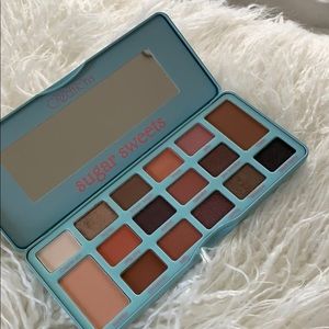 Eye shadow palette